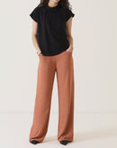 CALÇA COM BOLSOS DE ALFAIATARIA - VINHO
