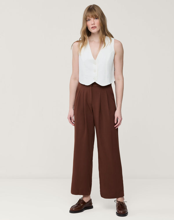 CALÇA RETA CROPPED COM PREGAS E MEIO CÓS ELÁSTICO - MARROM