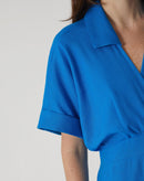 VESTIDO LONGO DECOTE V COM GOLA - AZUL