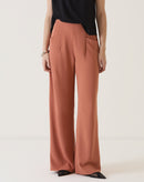 CALÇA COM BOLSOS DE ALFAIATARIA - VINHO