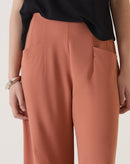 CALÇA COM BOLSOS DE ALFAIATARIA - VINHO